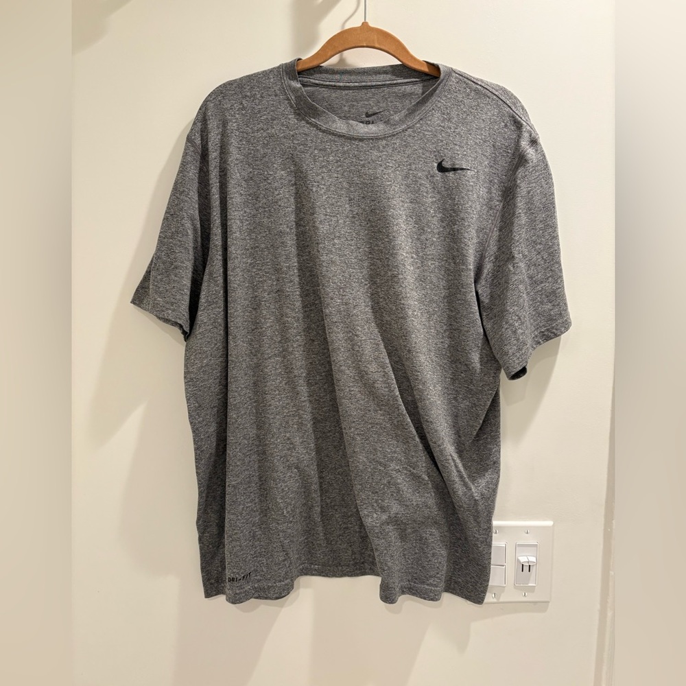 Men’s Nike dri-fit t-shirt XL gray